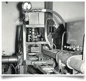Erster Prototyp einer Umrollpresse (1960)